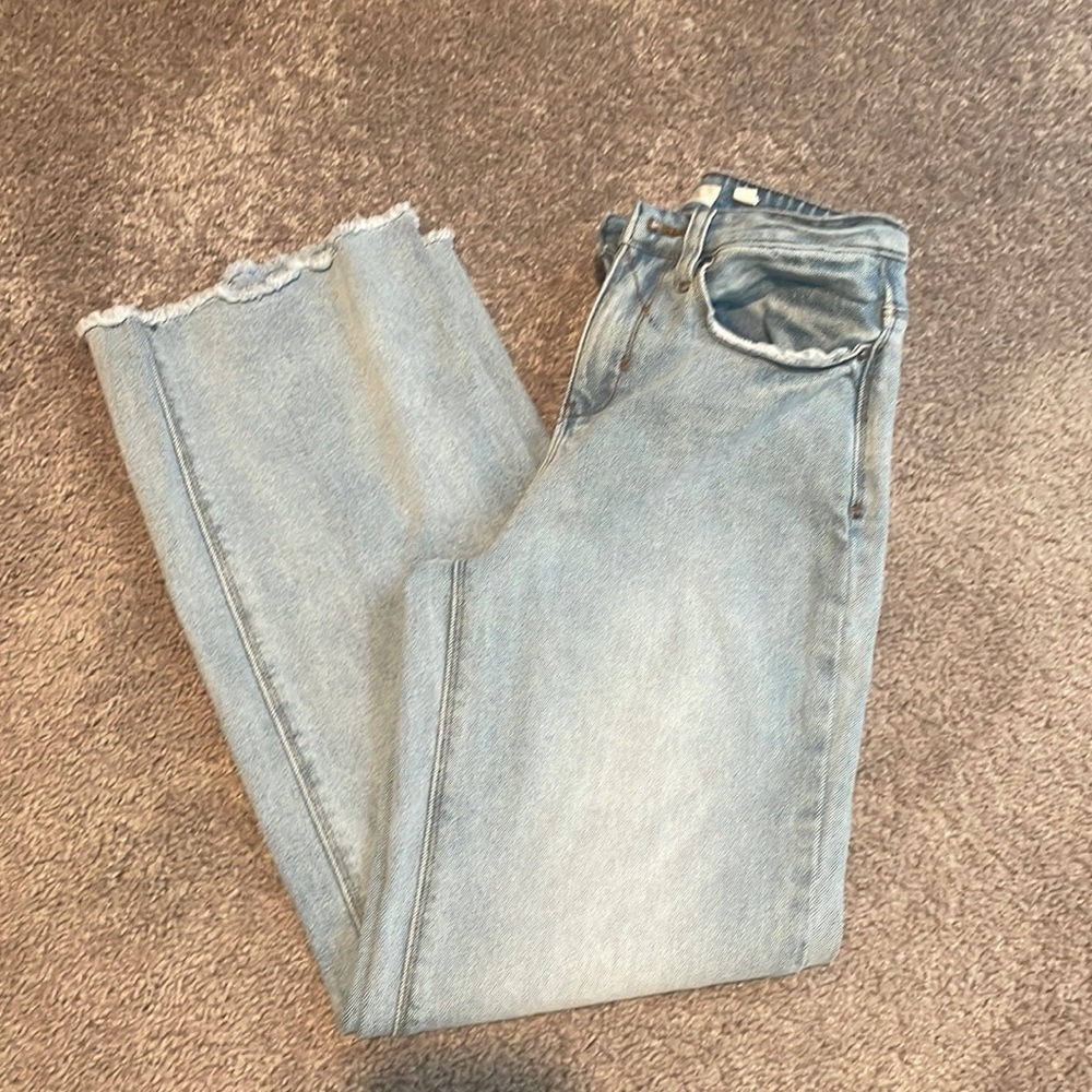 Light wash, wide leg cropped jeans with stretch